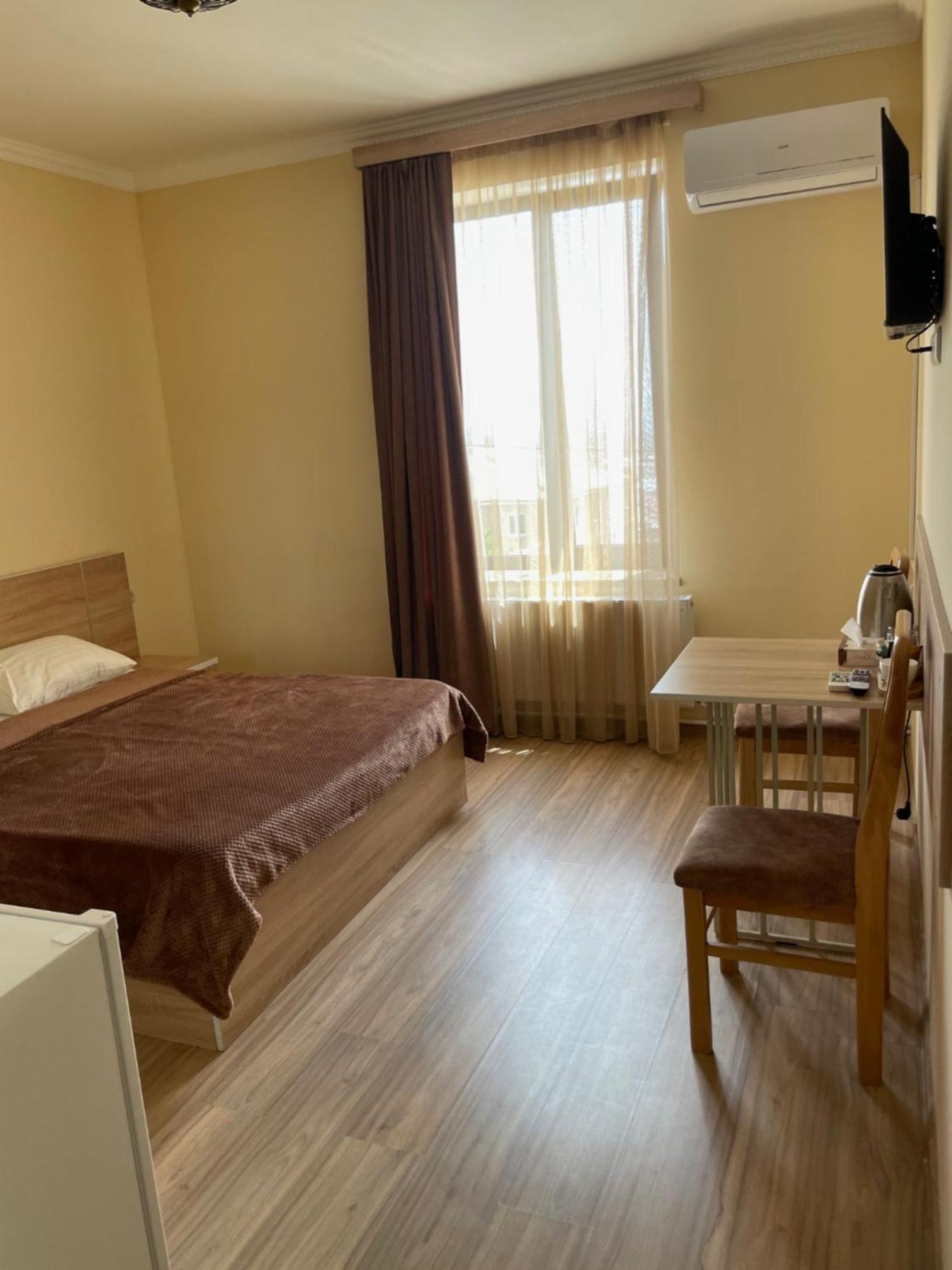 Decca Hotel Ереван Экстерьер фото