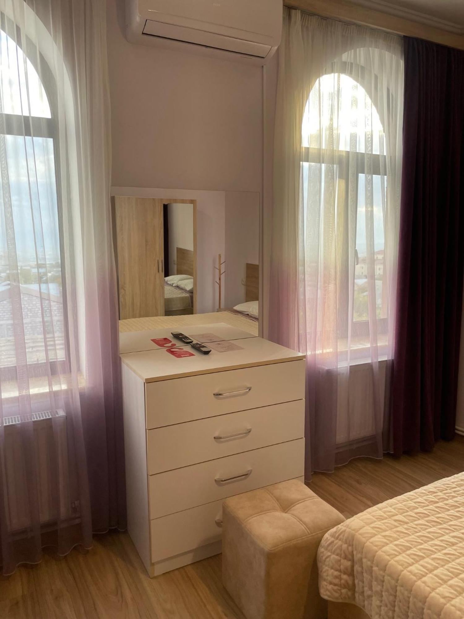 Decca Hotel Ереван Экстерьер фото