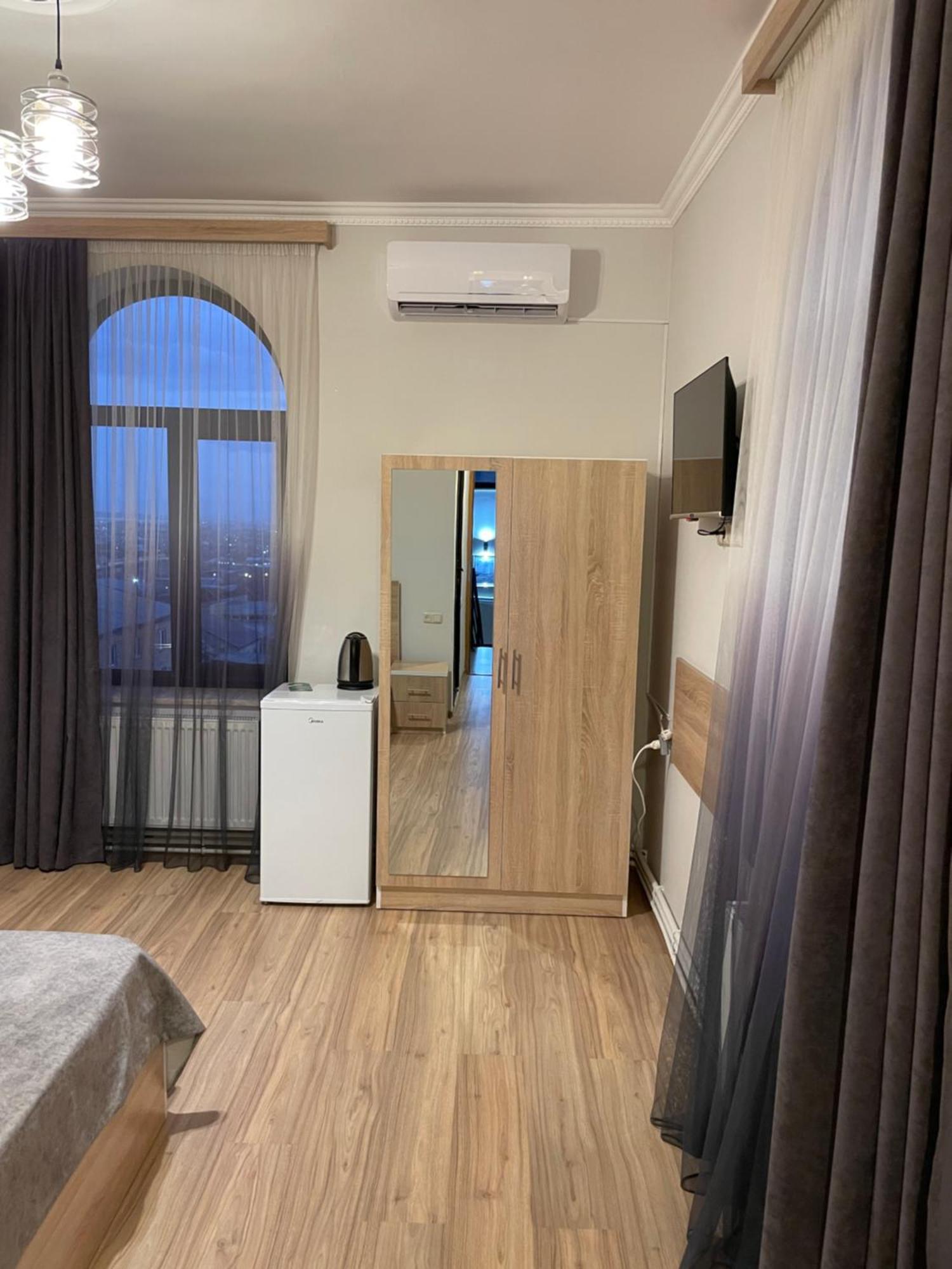 Decca Hotel Ереван Экстерьер фото
